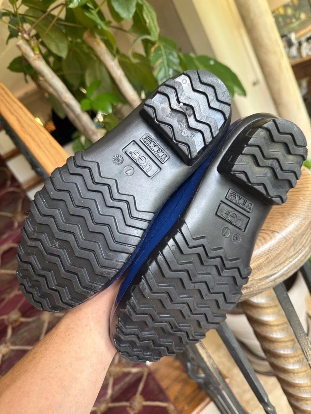UGGS SHAYE ladies, cobalt blue rain, boot size 7 perfect condition